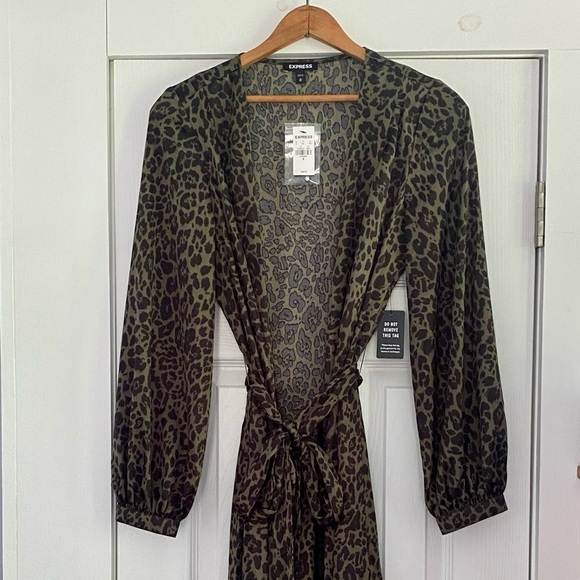 NWT Satin Leopard Print Belted Wrap Kimono Dress - Picture 3 of 9